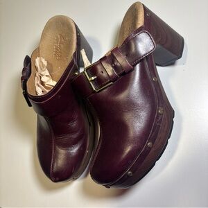 Women's Burgundy Clarks Leather Clogs